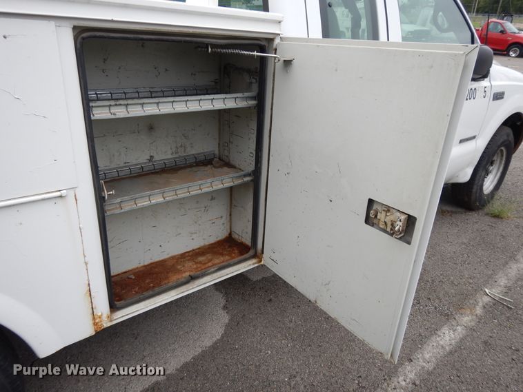 image for item DG8999 2001 Ford F250 Super Duty  SuperCab utility bed pickup truck