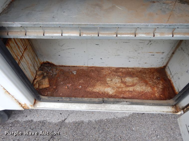 image for item DG8999 2001 Ford F250 Super Duty  SuperCab utility bed pickup truck