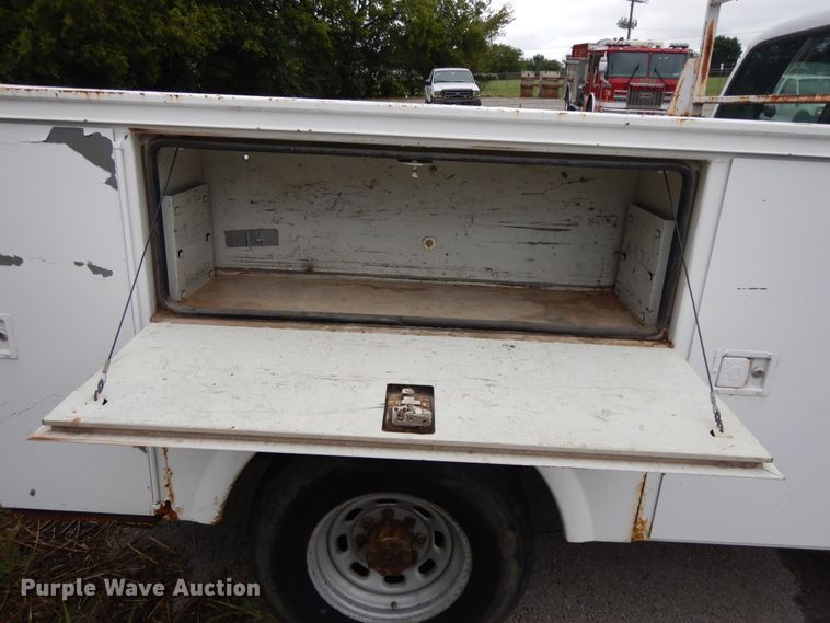 image for item DG8999 2001 Ford F250 Super Duty  SuperCab utility bed pickup truck