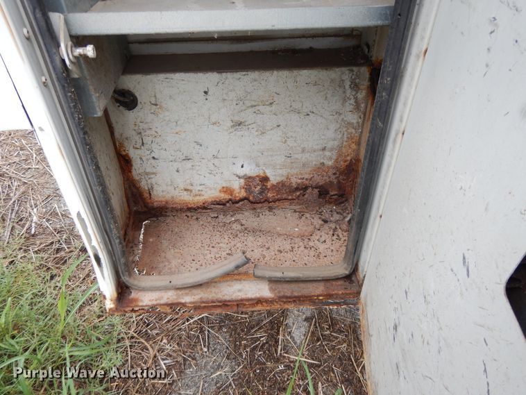 image for item DG8999 2001 Ford F250 Super Duty  SuperCab utility bed pickup truck