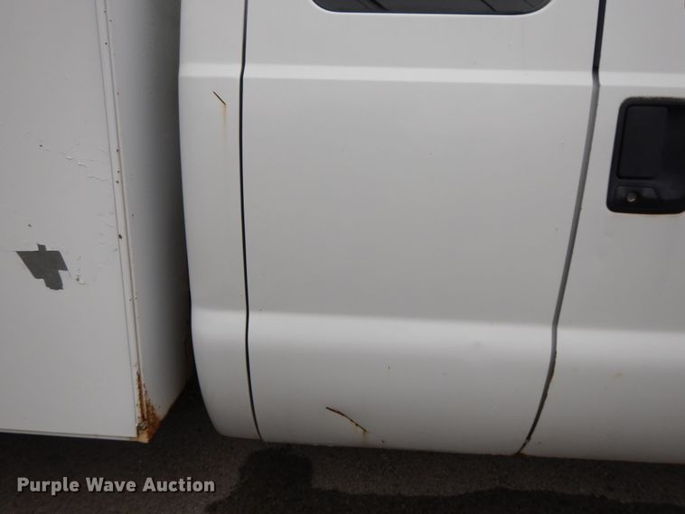 image for item DG8999 2001 Ford F250 Super Duty  SuperCab utility bed pickup truck