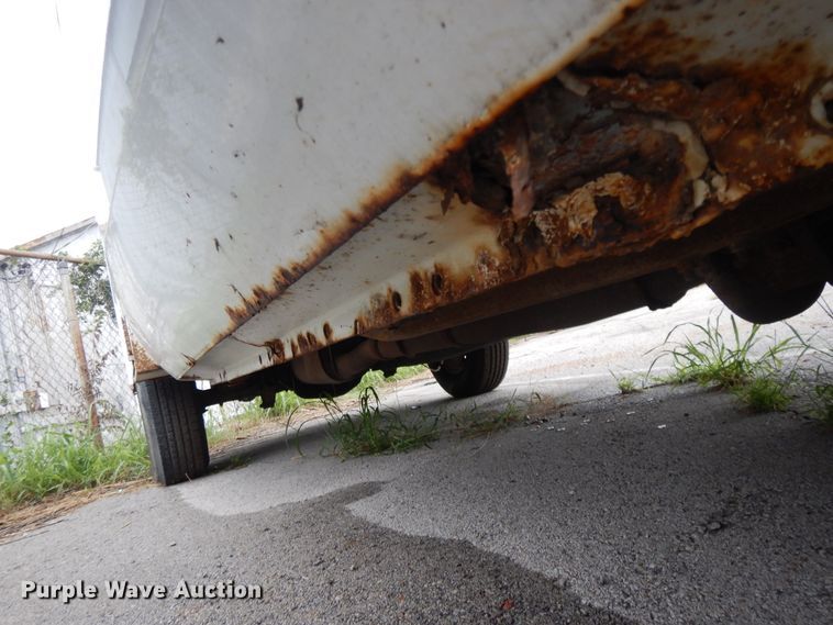 image for item DG8999 2001 Ford F250 Super Duty  SuperCab utility bed pickup truck