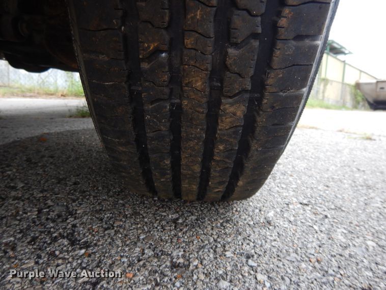 image for item DG8999 2001 Ford F250 Super Duty  SuperCab utility bed pickup truck