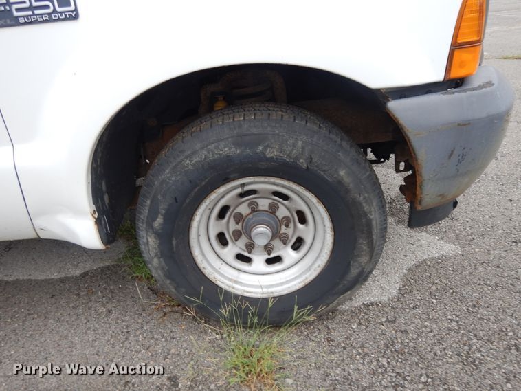 image for item DG8999 2001 Ford F250 Super Duty  SuperCab utility bed pickup truck