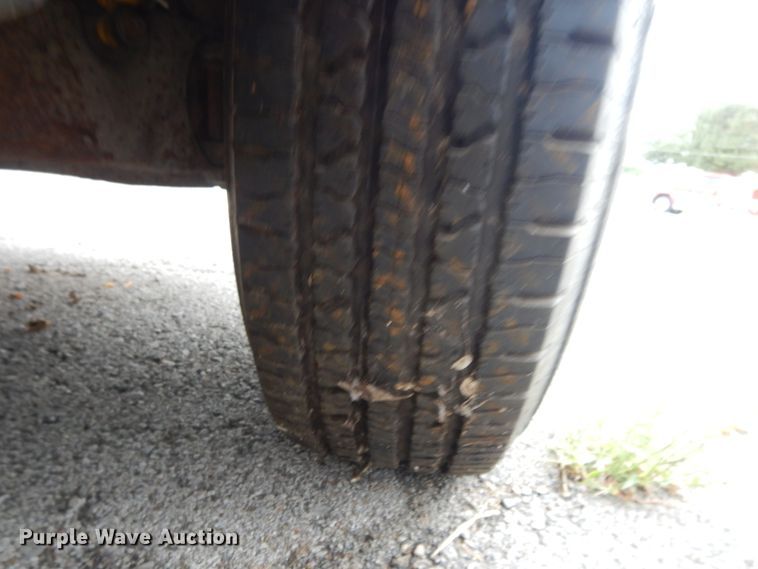 image for item DG8999 2001 Ford F250 Super Duty  SuperCab utility bed pickup truck