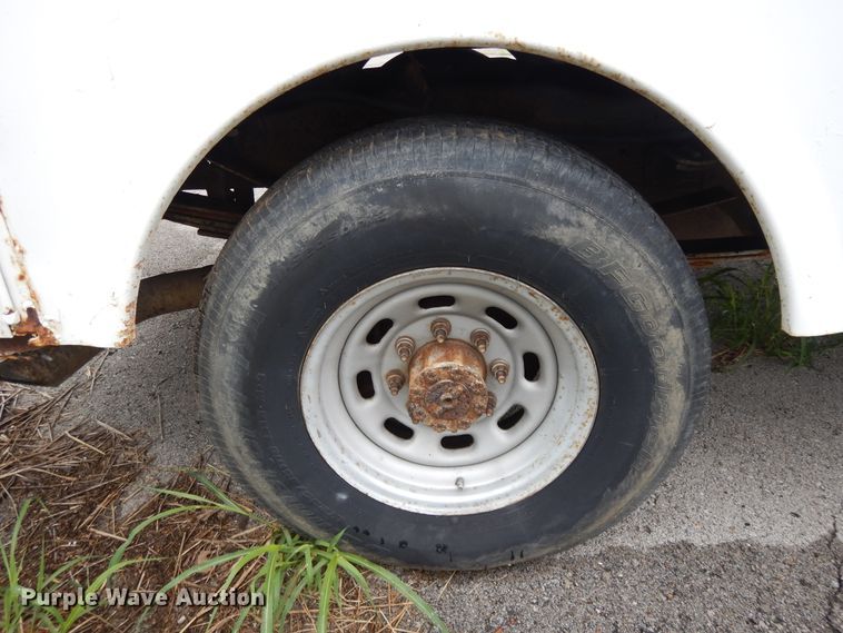 image for item DG8999 2001 Ford F250 Super Duty  SuperCab utility bed pickup truck