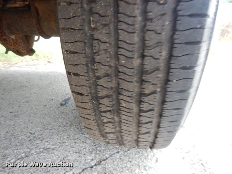 image for item DG8999 2001 Ford F250 Super Duty  SuperCab utility bed pickup truck