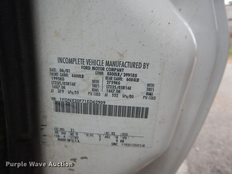 image for item DG8999 2001 Ford F250 Super Duty  SuperCab utility bed pickup truck