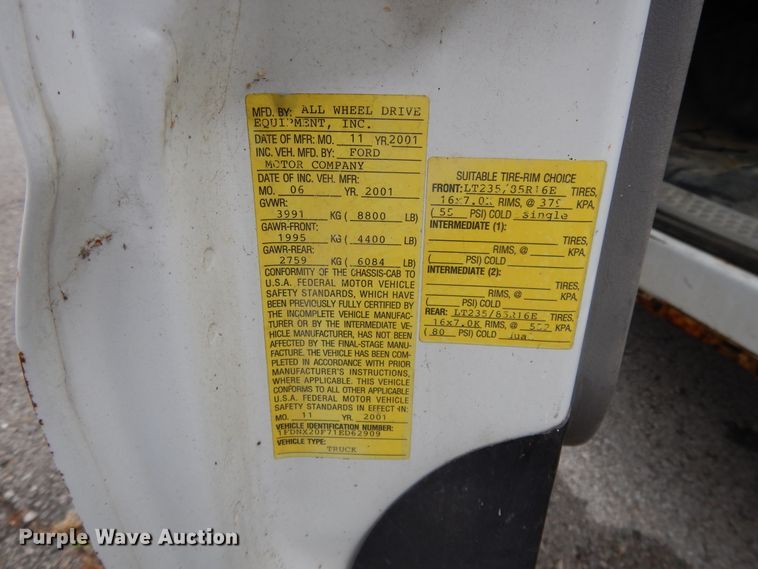 image for item DG8999 2001 Ford F250 Super Duty  SuperCab utility bed pickup truck