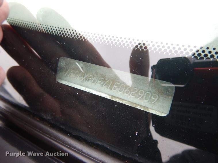 image for item DG8999 2001 Ford F250 Super Duty  SuperCab utility bed pickup truck