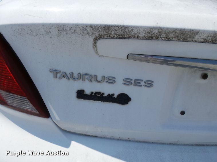 image for item DH3929 2002 Ford Taurus