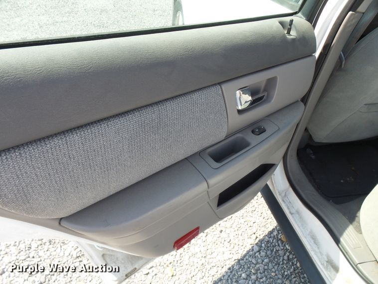 image for item DH3929 2002 Ford Taurus