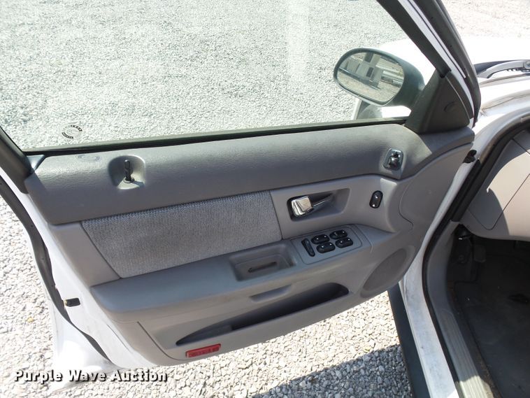 image for item DH3929 2002 Ford Taurus