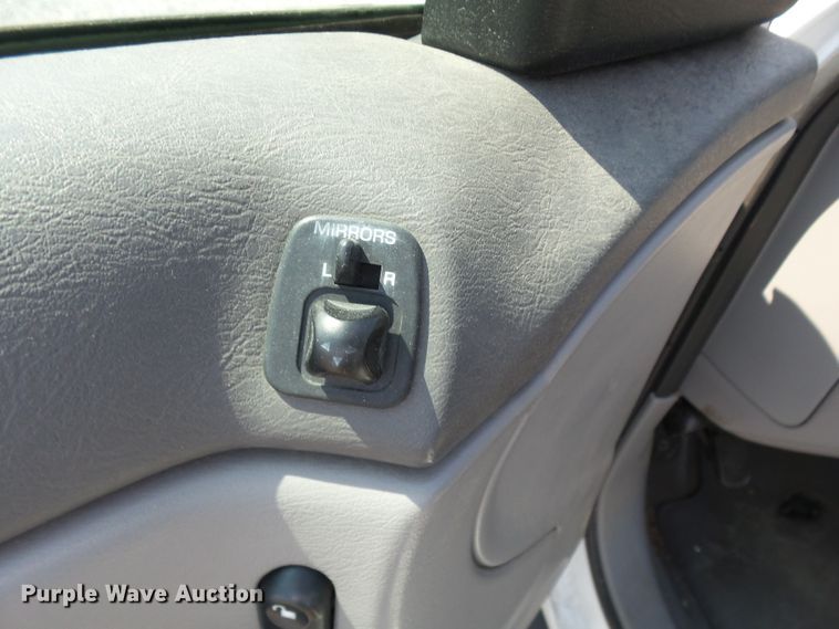 image for item DH3929 2002 Ford Taurus