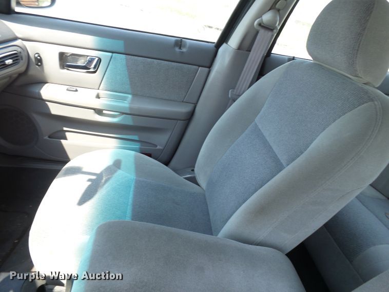 image for item DH3929 2002 Ford Taurus