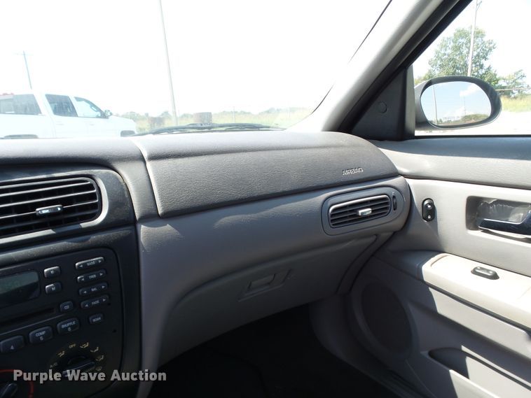 image for item DH3929 2002 Ford Taurus
