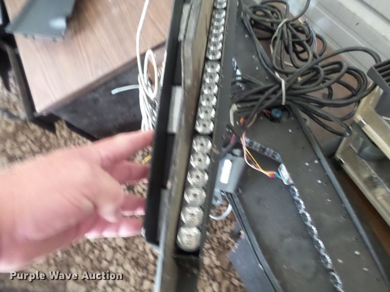 image for item DH3937 Approximately 10 light bars