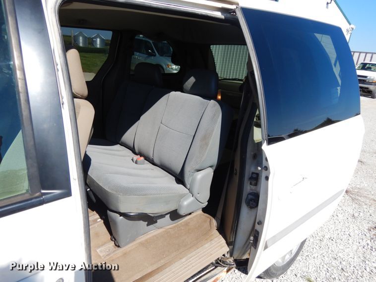 image for item DH6575 2001 Dodge Caravan Sport  van