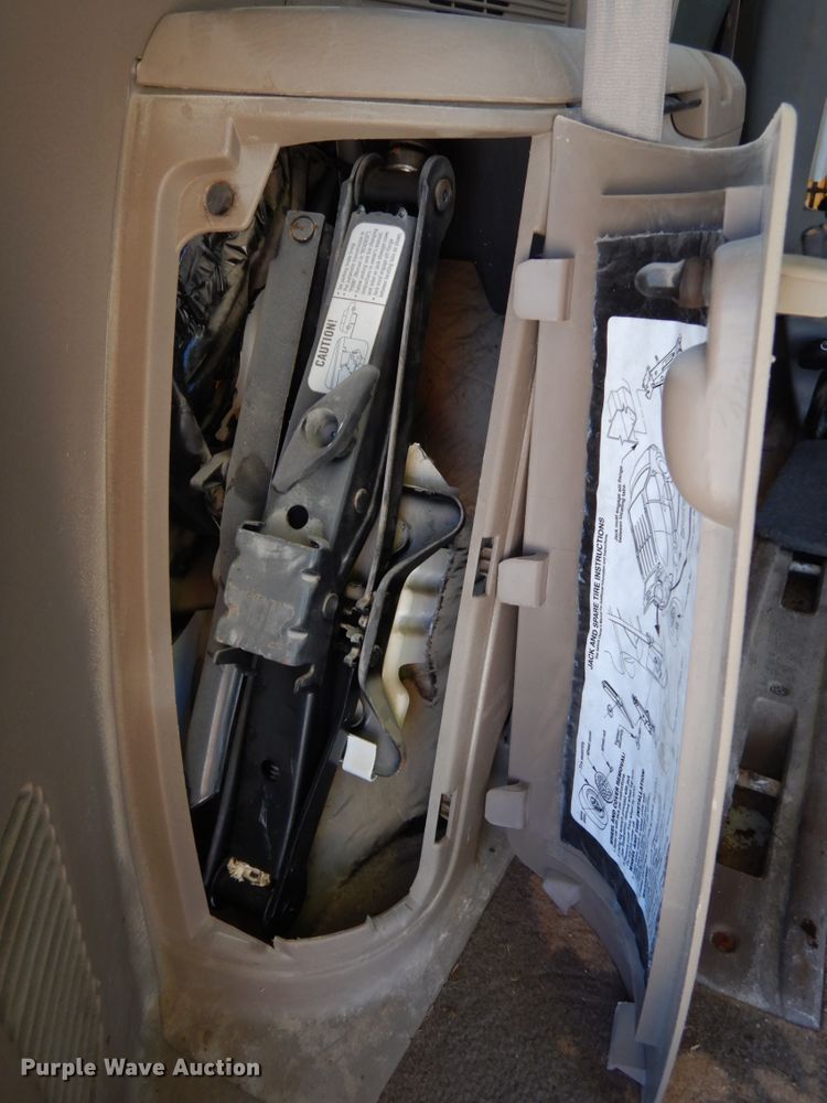 image for item DH6575 2001 Dodge Caravan Sport  van