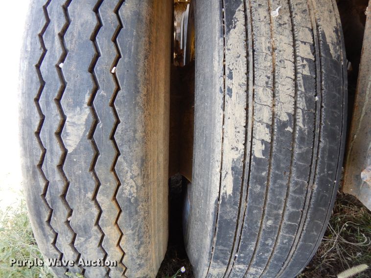 image for item DH6615 2005 Wilkins 4511115SPOT live bottom trailer