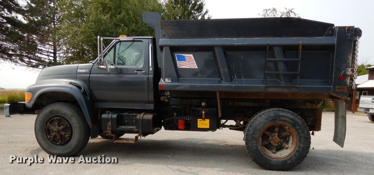 image for item DH6647 1997 Ford F800  dump truck