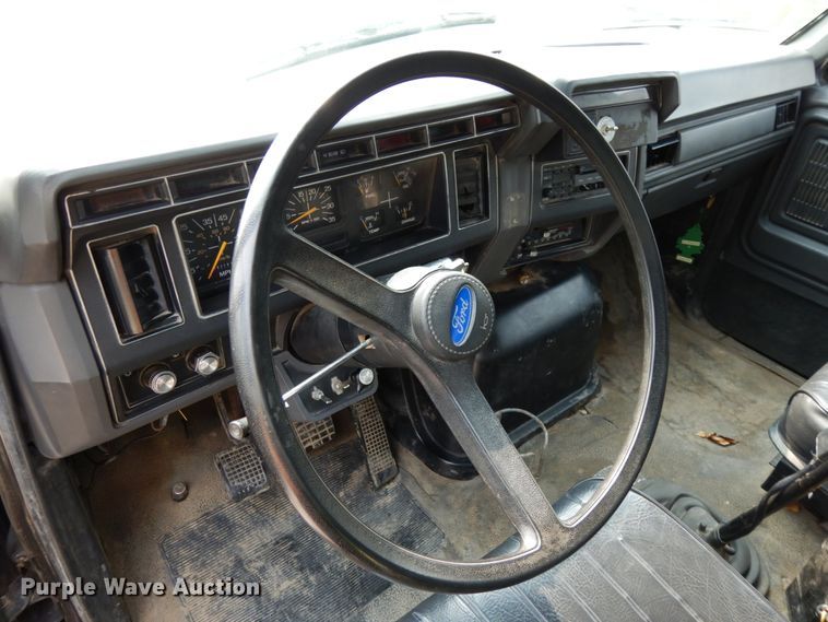 image for item DH6647 1997 Ford F800  dump truck