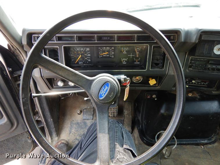 image for item DH6647 1997 Ford F800  dump truck