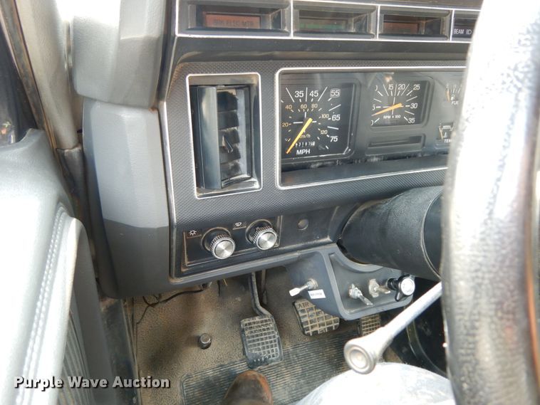 image for item DH6647 1997 Ford F800  dump truck