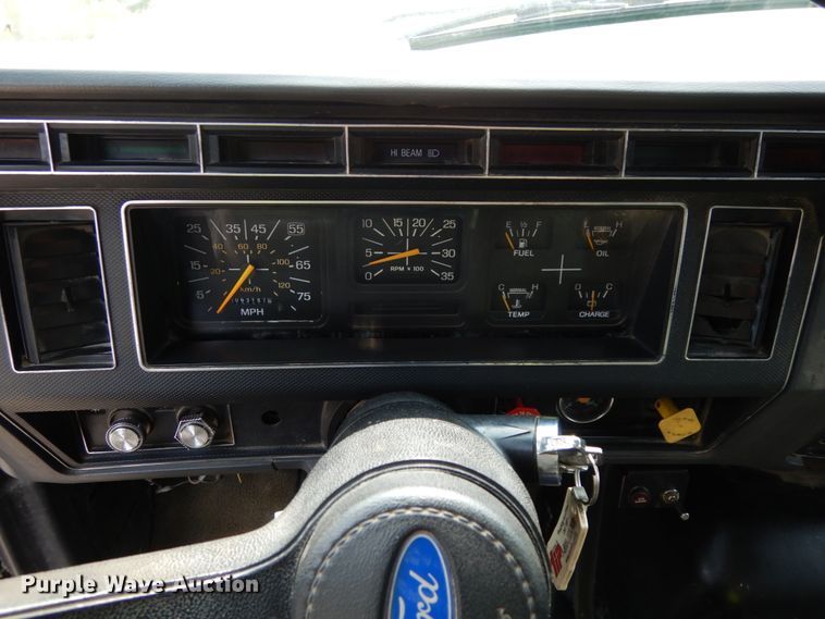 image for item DH6647 1997 Ford F800  dump truck