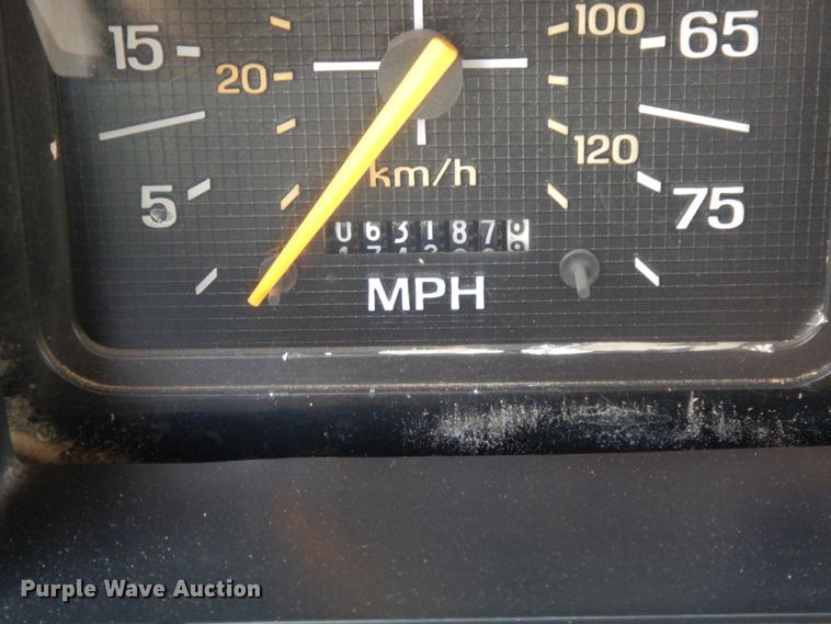 image for item DH6647 1997 Ford F800  dump truck