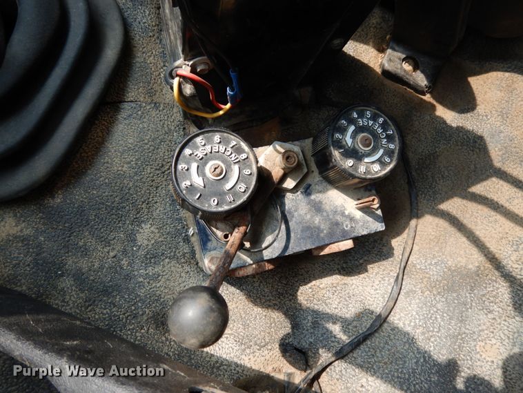 image for item DH6647 1997 Ford F800  dump truck