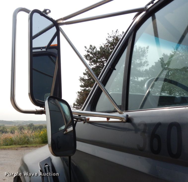 image for item DH6647 1997 Ford F800  dump truck