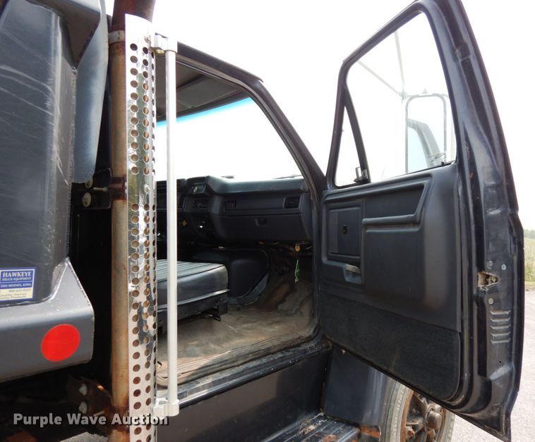 image for item DH6647 1997 Ford F800  dump truck