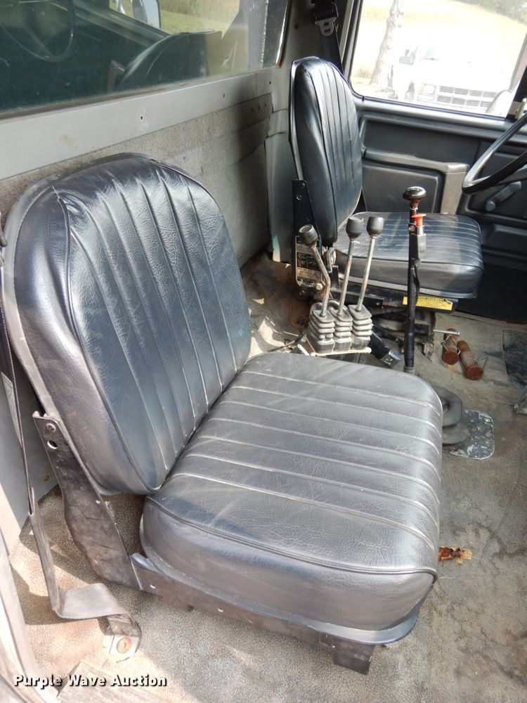 image for item DH6647 1997 Ford F800  dump truck