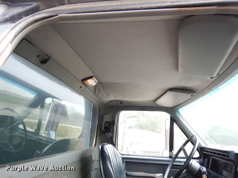 image for item DH6647 1997 Ford F800  dump truck