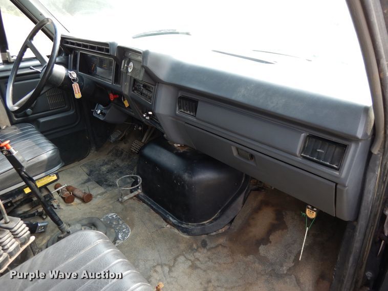 image for item DH6647 1997 Ford F800  dump truck