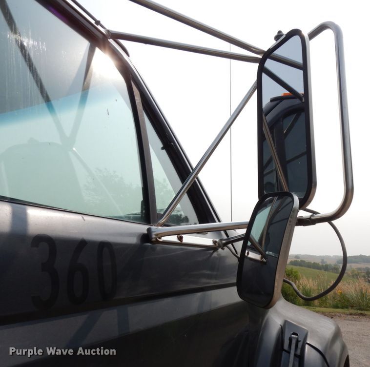 image for item DH6647 1997 Ford F800  dump truck