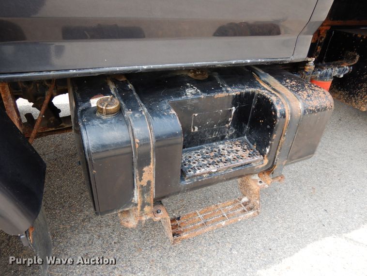 image for item DH6647 1997 Ford F800  dump truck