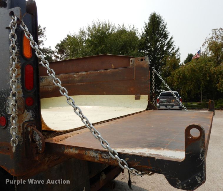 image for item DH6647 1997 Ford F800  dump truck