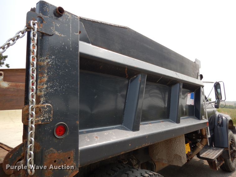 image for item DH6647 1997 Ford F800  dump truck