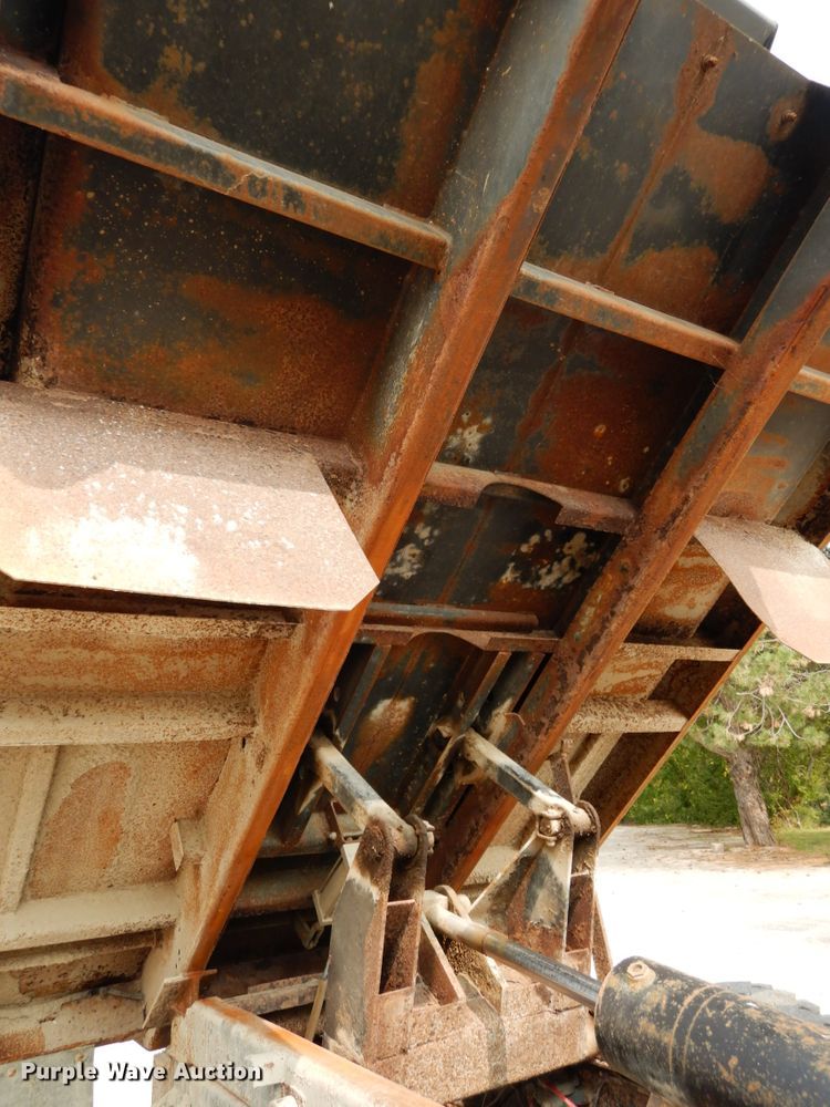 image for item DH6647 1997 Ford F800  dump truck