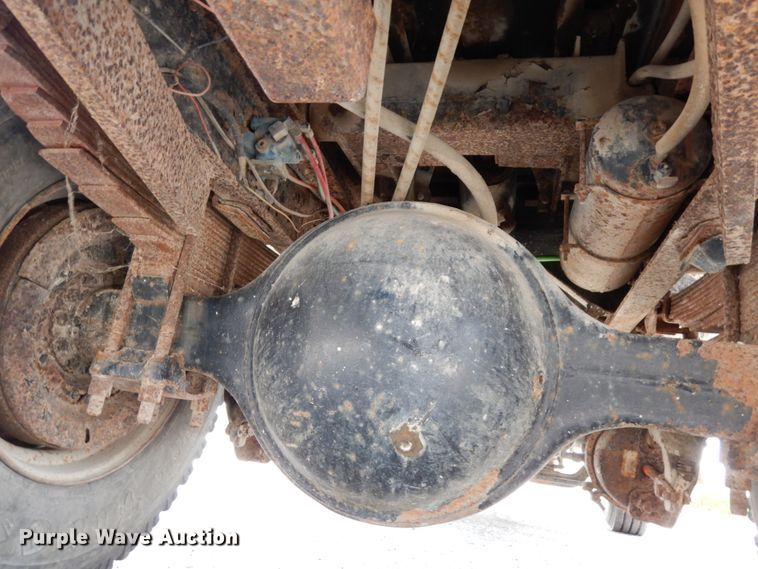 image for item DH6647 1997 Ford F800  dump truck