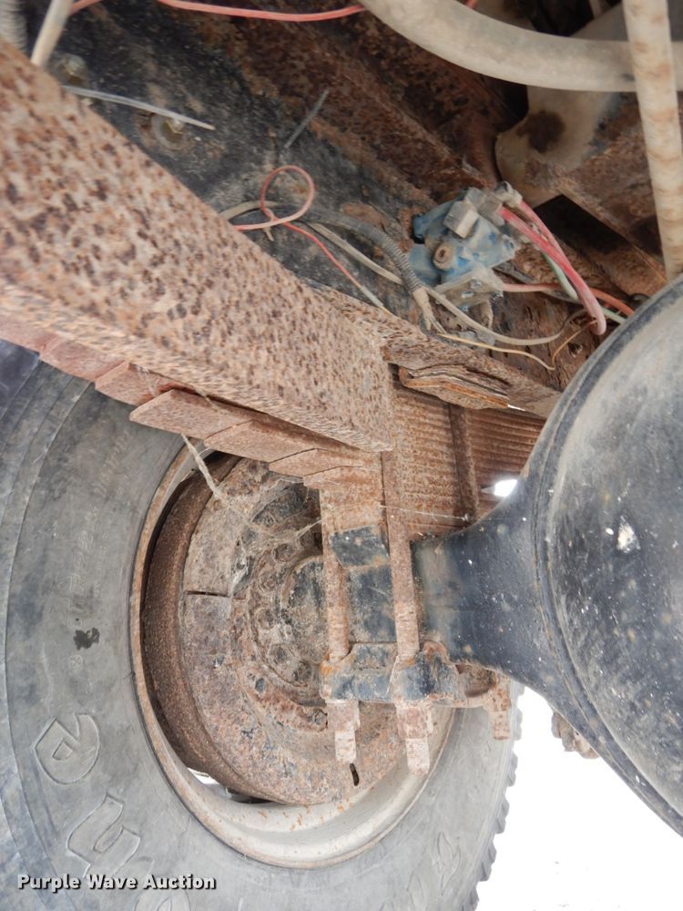 image for item DH6647 1997 Ford F800  dump truck