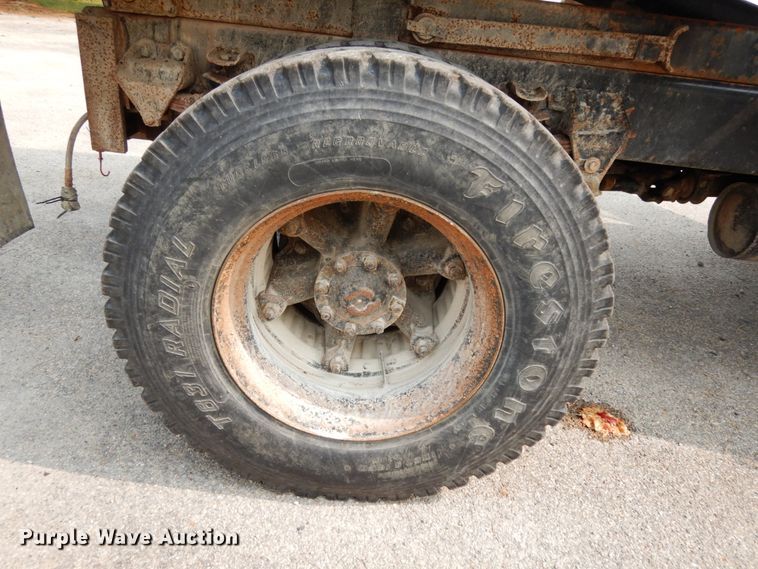 image for item DH6647 1997 Ford F800  dump truck