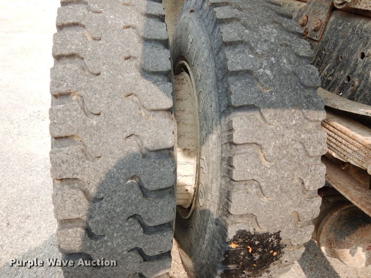 image for item DH6647 1997 Ford F800  dump truck