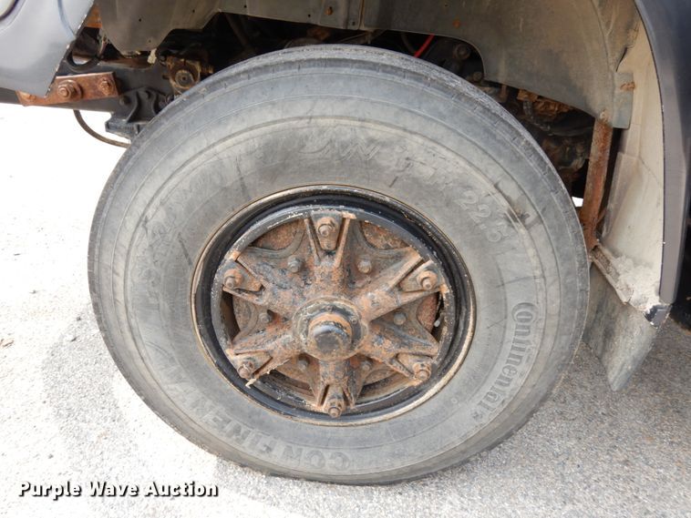 image for item DH6647 1997 Ford F800  dump truck