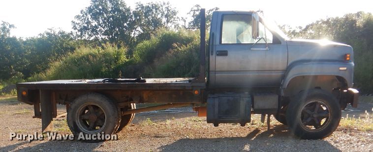 image for item DI0375 1990 GMC C6000  flatbed truck