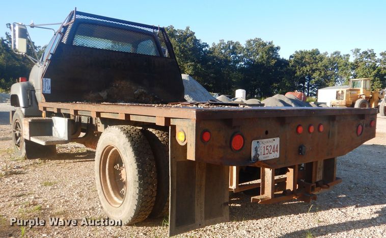 image for item DI0375 1990 GMC C6000  flatbed truck