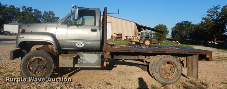image for item DI0375 1990 GMC C6000  flatbed truck