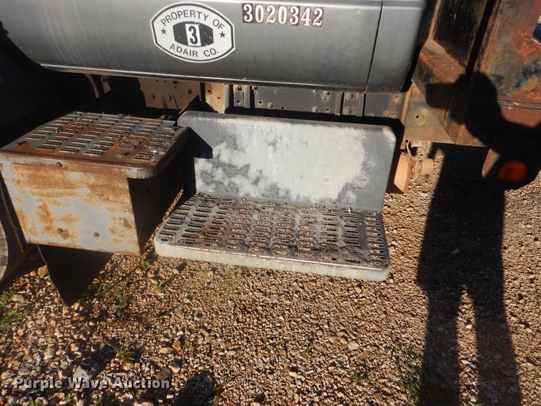 image for item DI0375 1990 GMC C6000  flatbed truck
